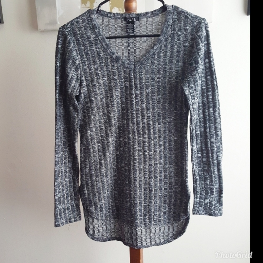 RUE21 TOP